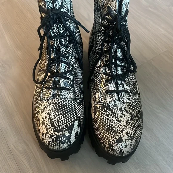 Snake skin boots - Picture 2 of 4